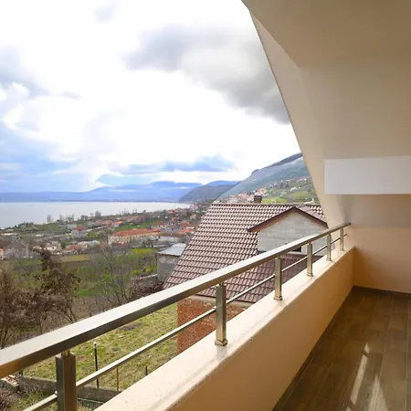 Vila Bardhi Pogradec