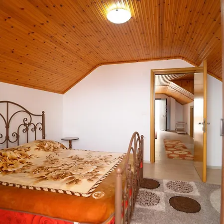 Vila Bardhi Pogradec